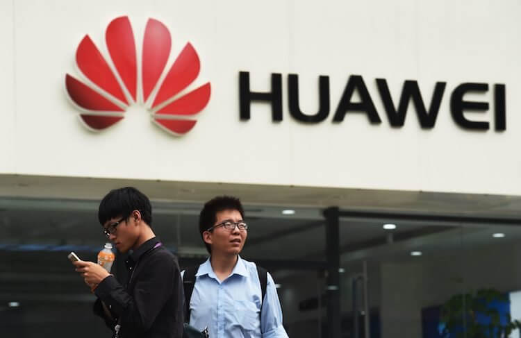 Huawei откладывает запуск свой ОС на замену Android