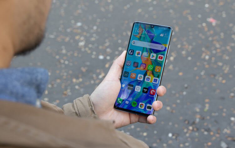 Huawei начала встраивать рекламу в свои смартфоны