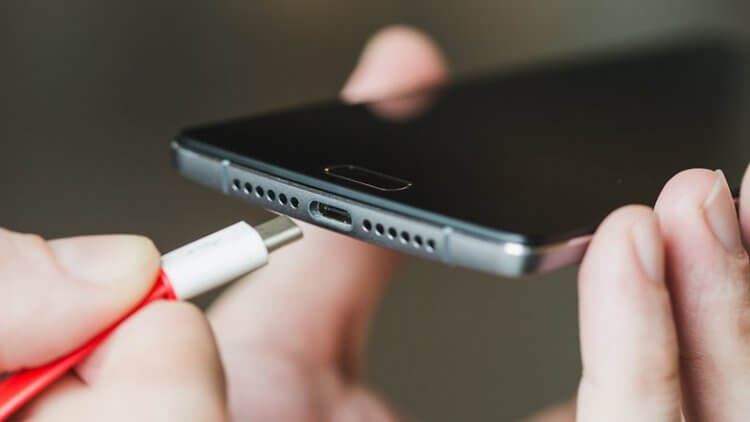 5 причин, почему ваш смартфон заряжается очень медленно